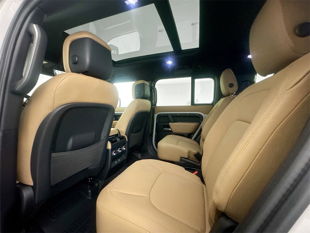 New 2026 Land Rover Defender 130 X-Dynamic SE image 24