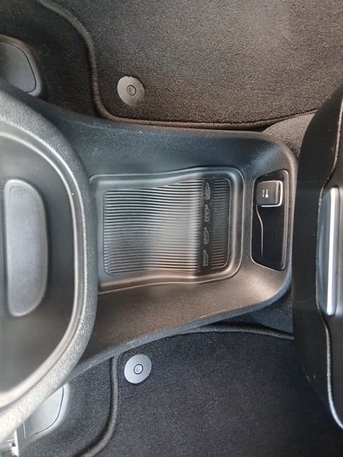 Used 2025 Chrysler Pacifica Select image 40