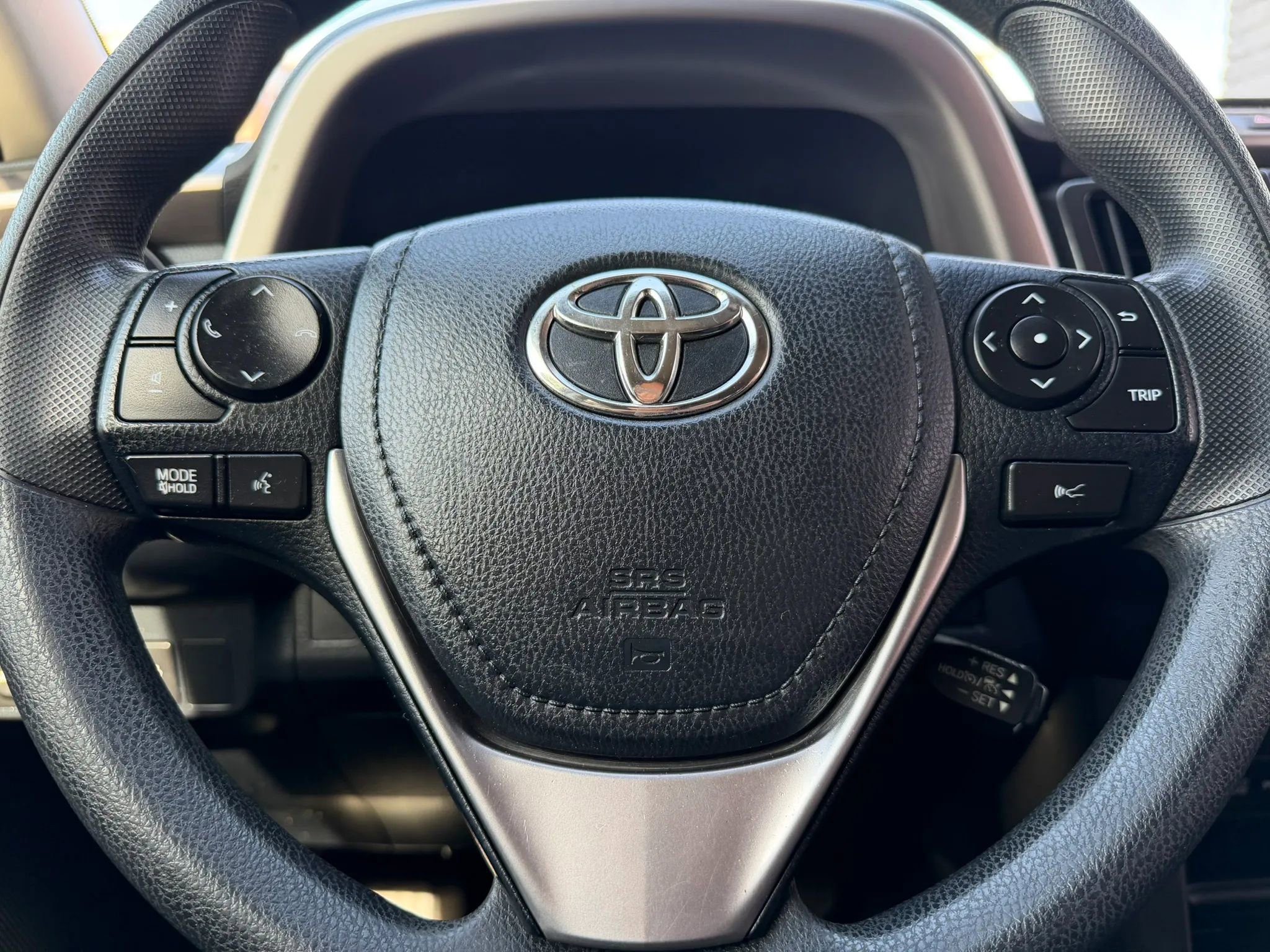 Used 2018 Toyota RAV4 LE AWD/4WD image 17