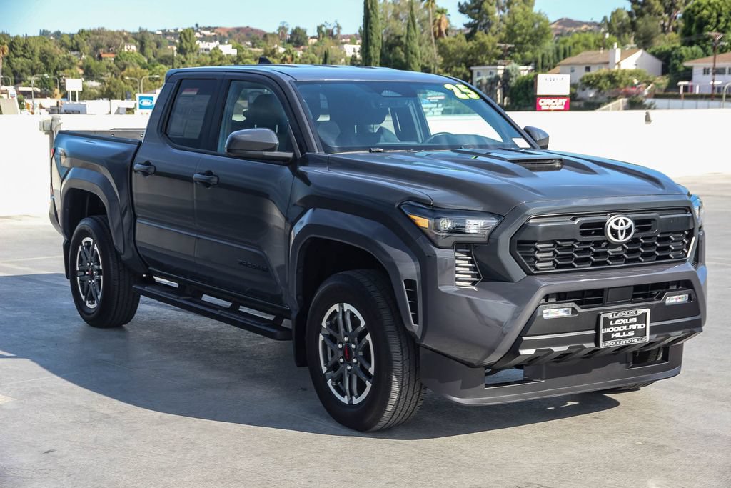 Used 2025 Toyota Tacoma TRD Sport AWD/4WD image 3