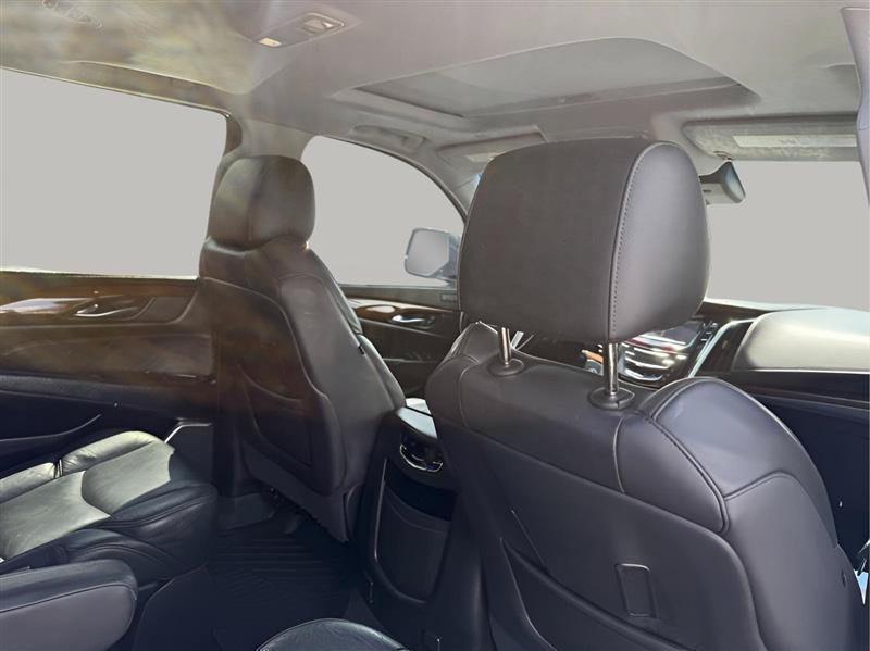 Used 2019 Cadillac Escalade ESV Luxury RWD image 40
