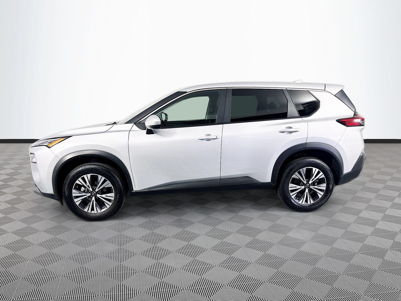Used 2023 Nissan Rogue SV AWD/4WD image 4