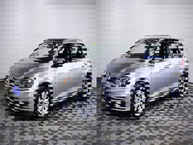 Used 2018 Volkswagen Golf SE image 5