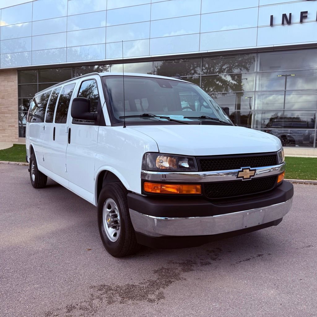 Used 2025 Chevrolet Express 3500 LT w/ LT Preferred Equipment Group image 3