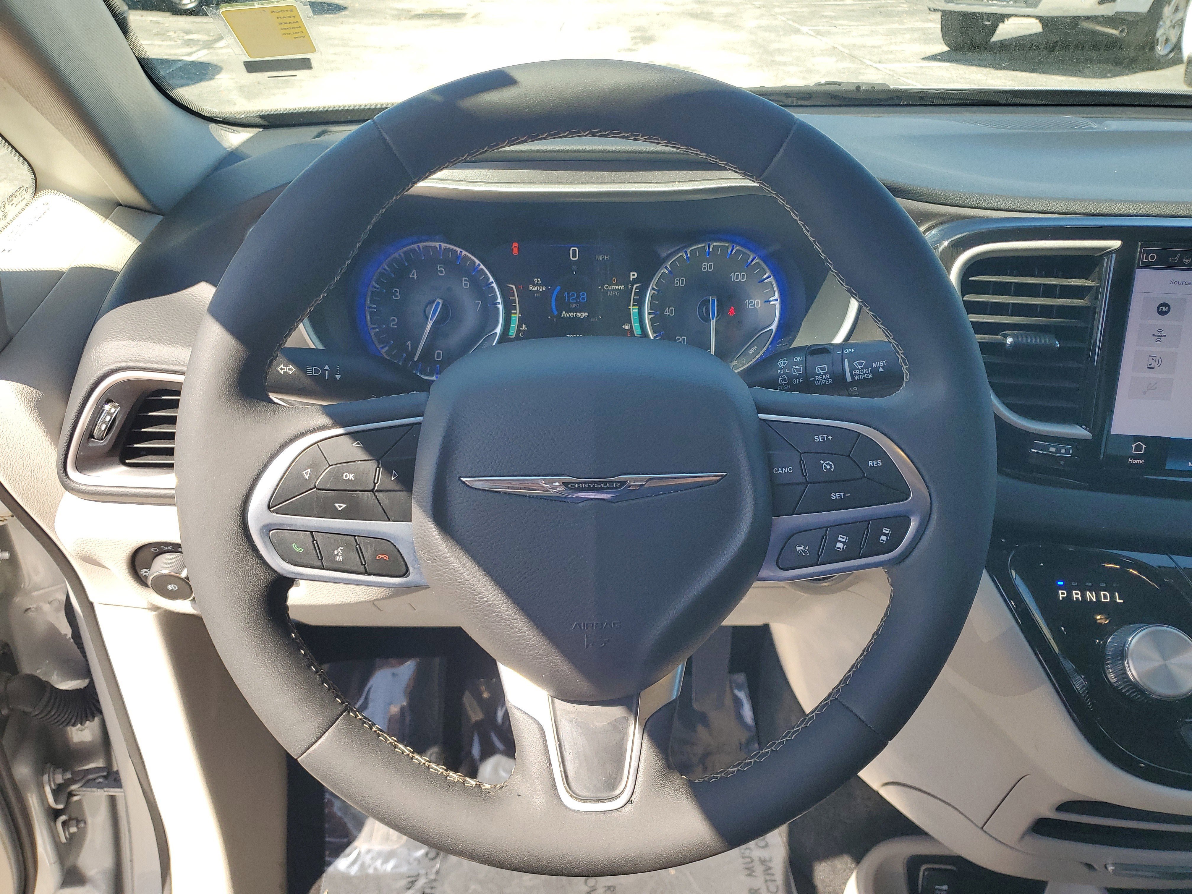 Used 2024 Chrysler Pacifica Touring-L FWD image 18