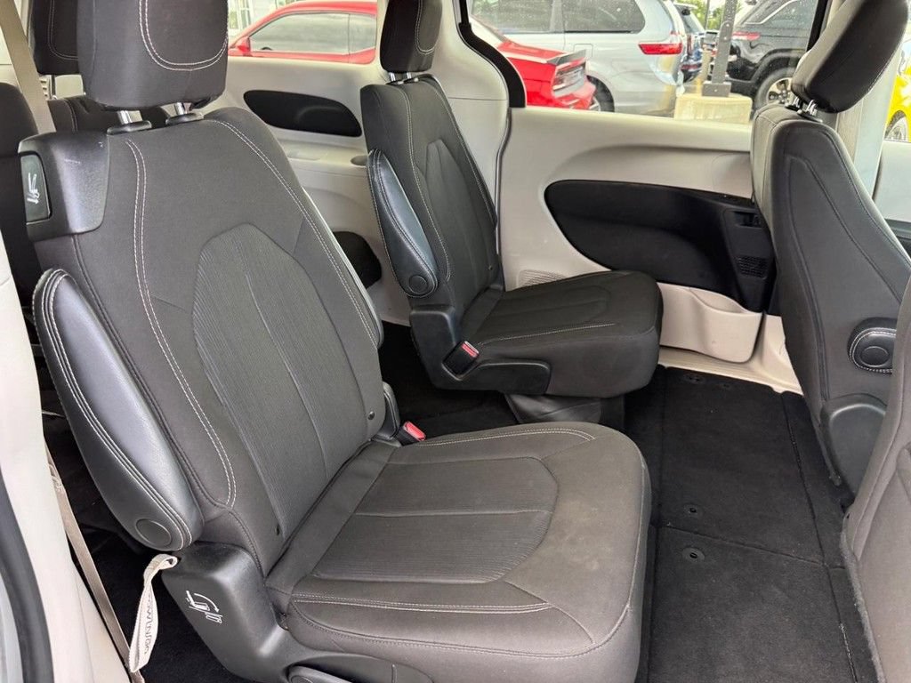 Certified 2023 Chrysler Voyager LX FWD image 7