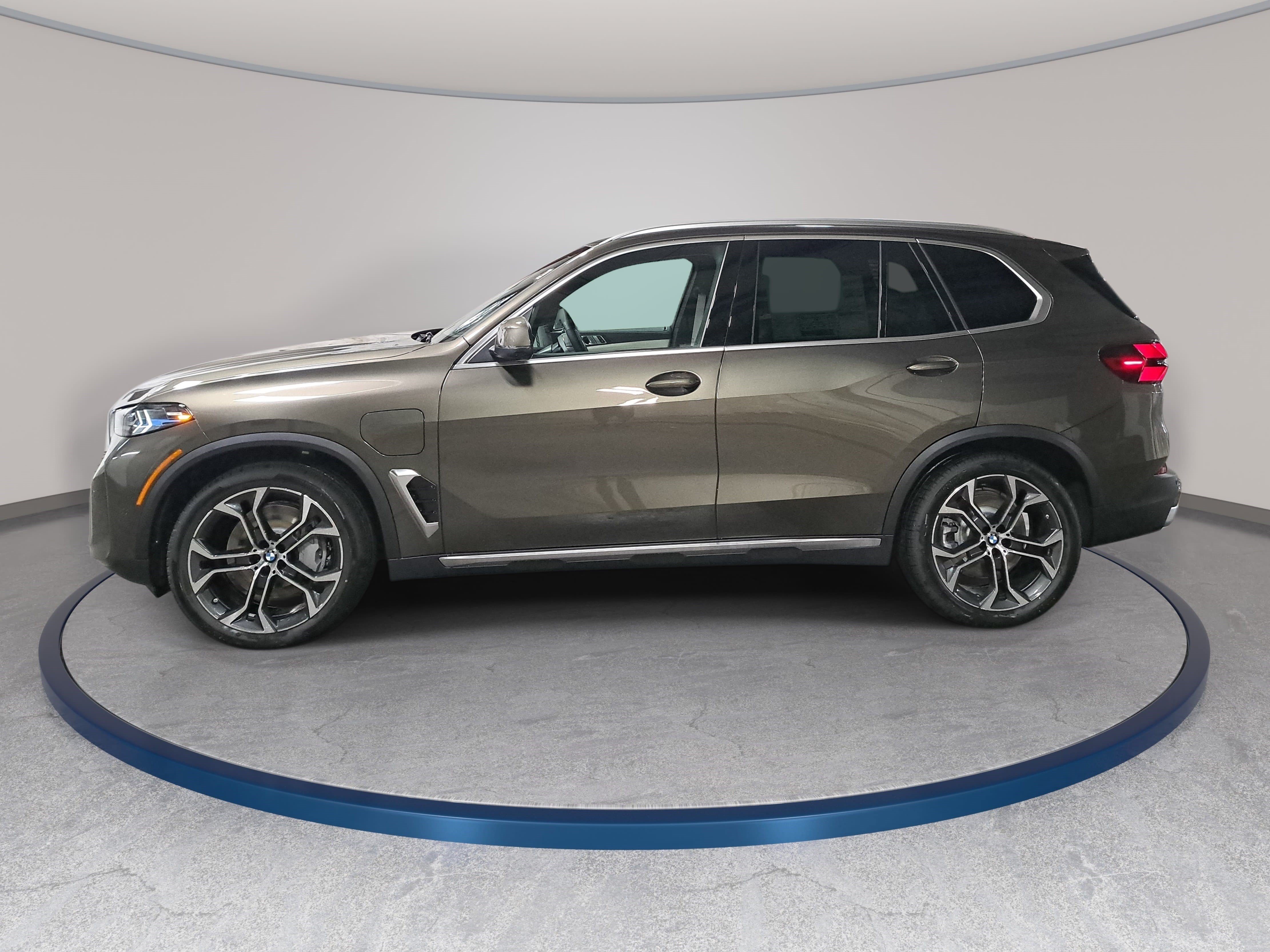 New 2026 BMW X5 xDrive50e AWD/4WD image 8