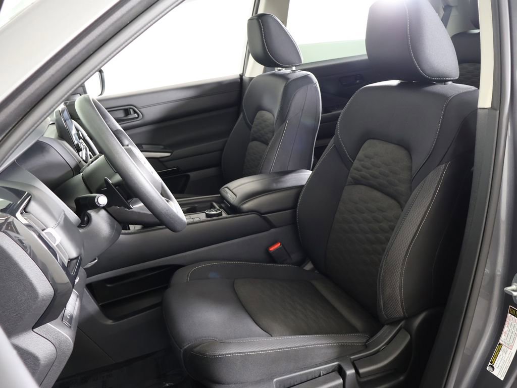 Used 2023 Nissan Pathfinder S image 28