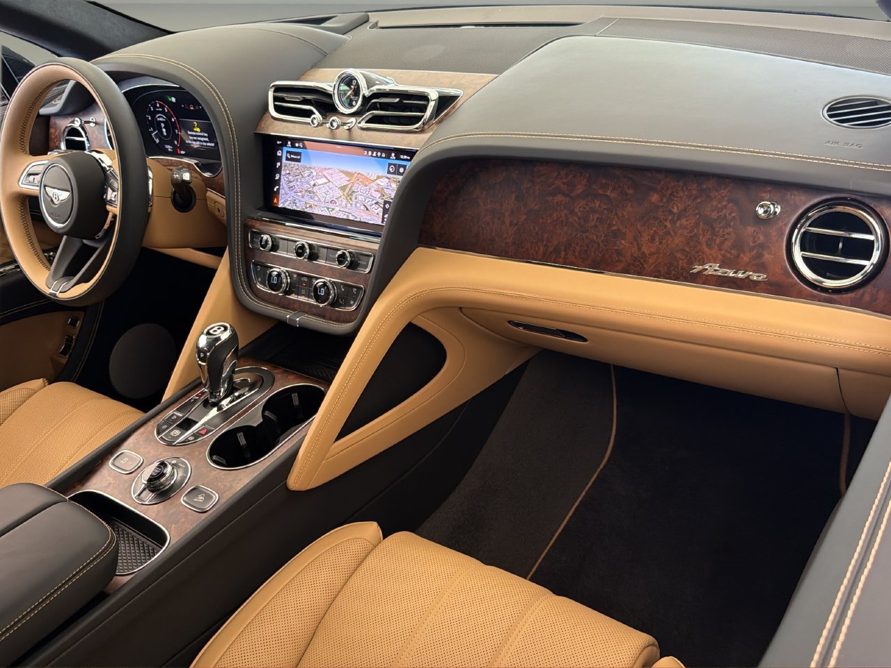 Used 2025 Bentley Bentayga AWD/4WD image 2