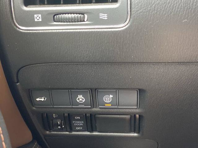 Used 2018 Nissan Armada Platinum w/ Captain Seat Package RWD image 14