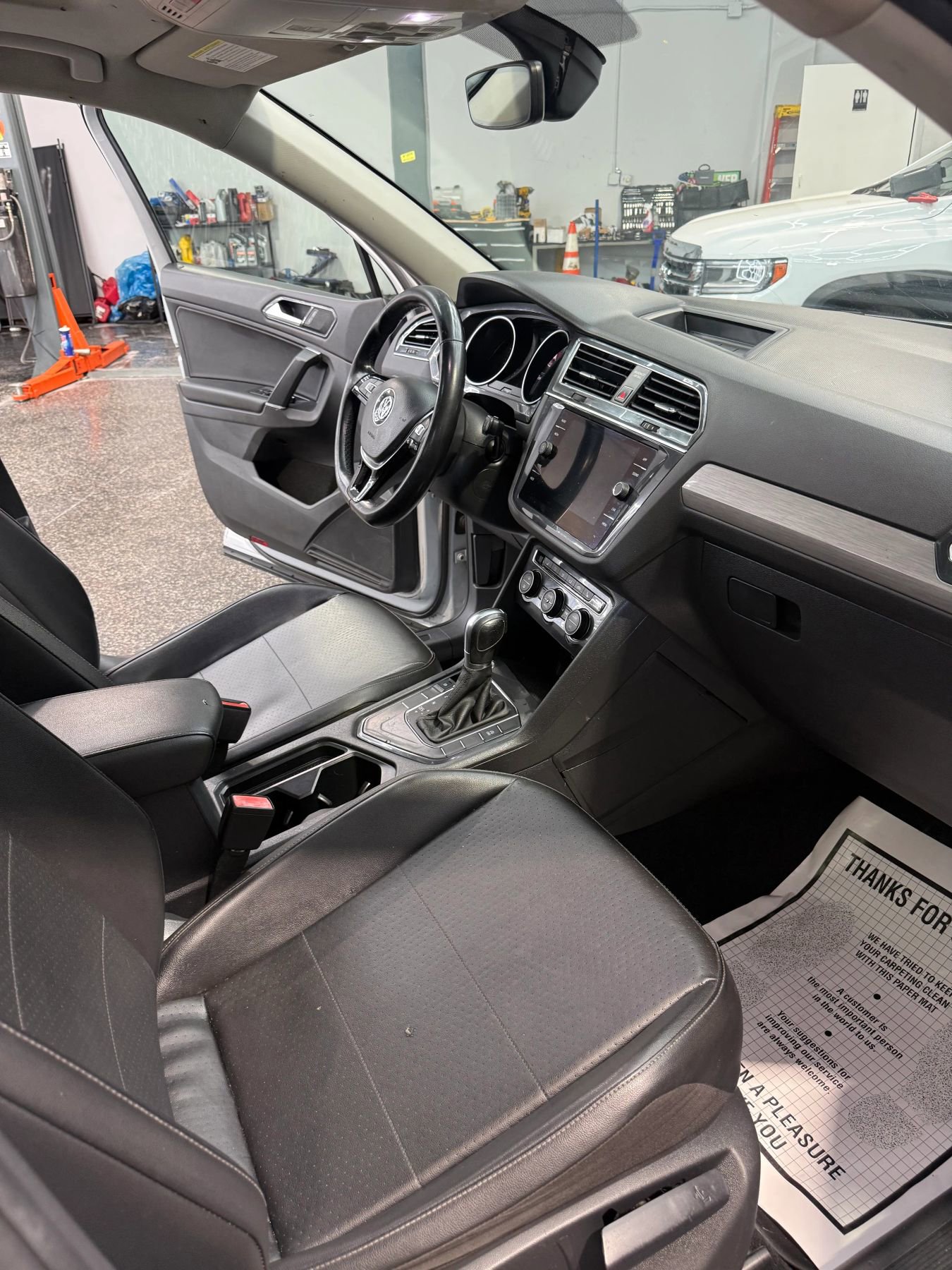 Used 2018 Volkswagen Tiguan SE w/ Panoramic Sunroof Package FWD image 14