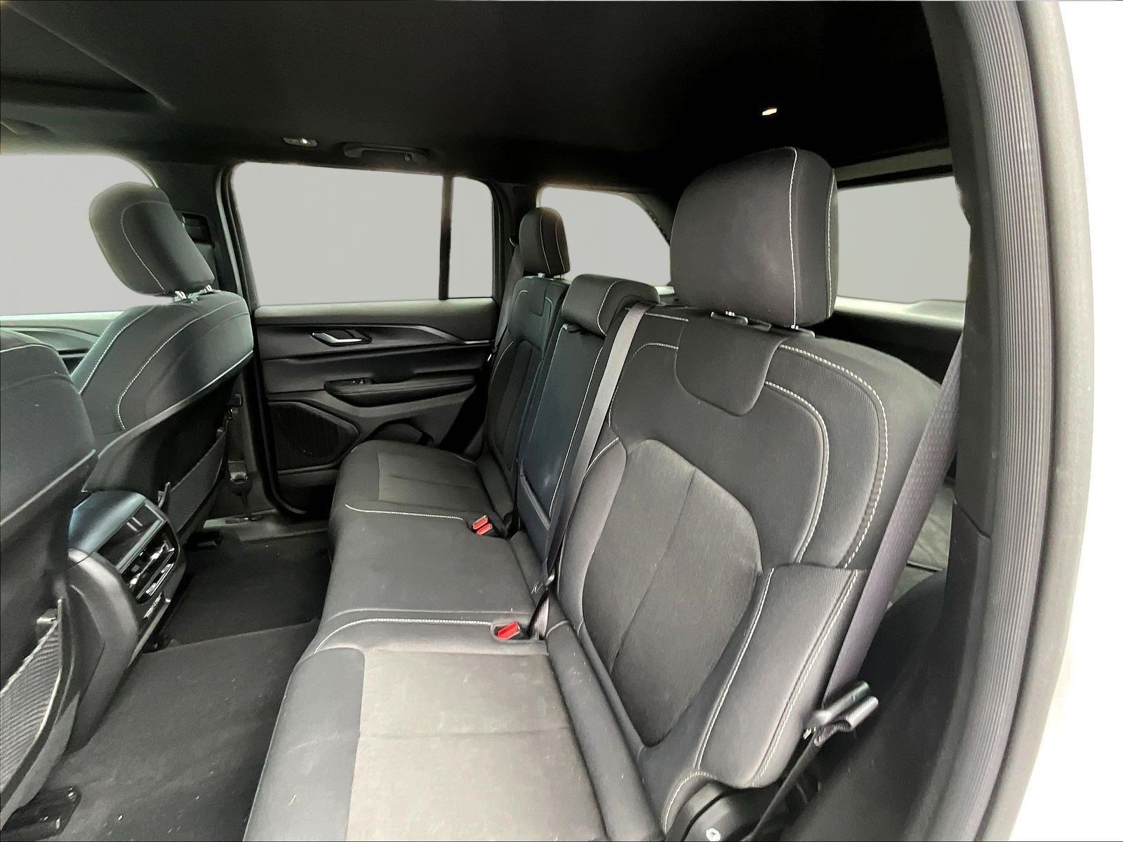 Used 2024 Jeep Grand Cherokee Laredo X w/ Luxury Tech Group I AWD/4WD image 22