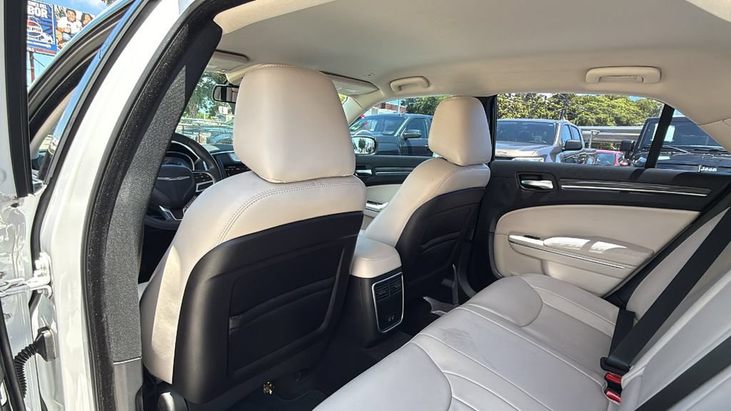Used 2018 Chrysler 300 Touring L RWD image 26