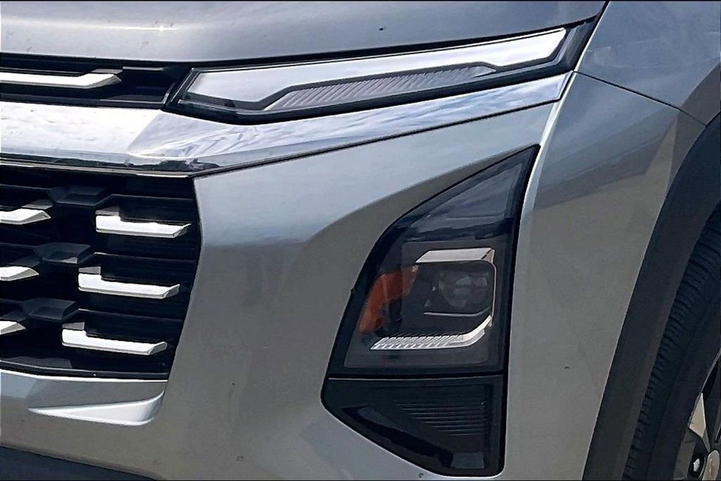 Used 2026 Chevrolet Equinox LT FWD image 25