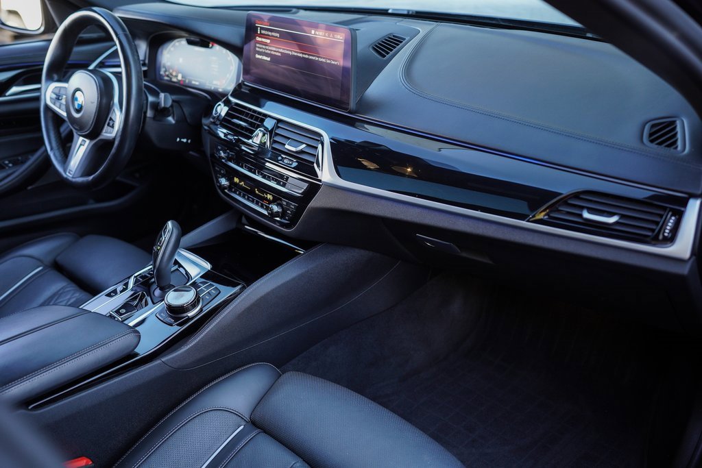 Used 2023 BMW M550i xDrive w/ Dynamic Handling Package image 20