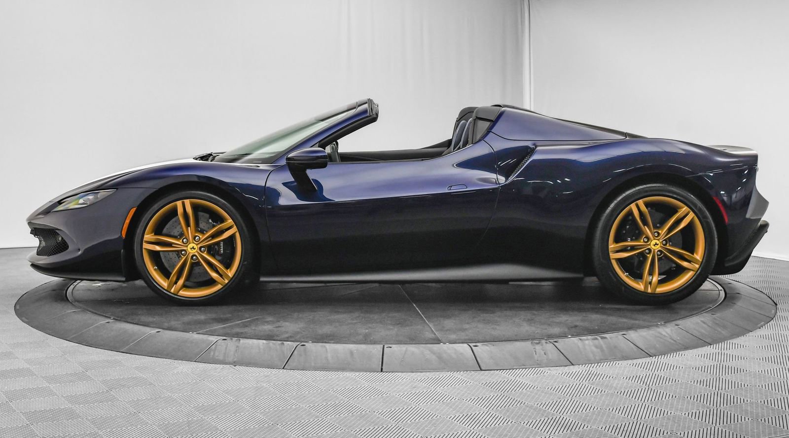 Used 2025 Ferrari 296 GTS RWD image 5