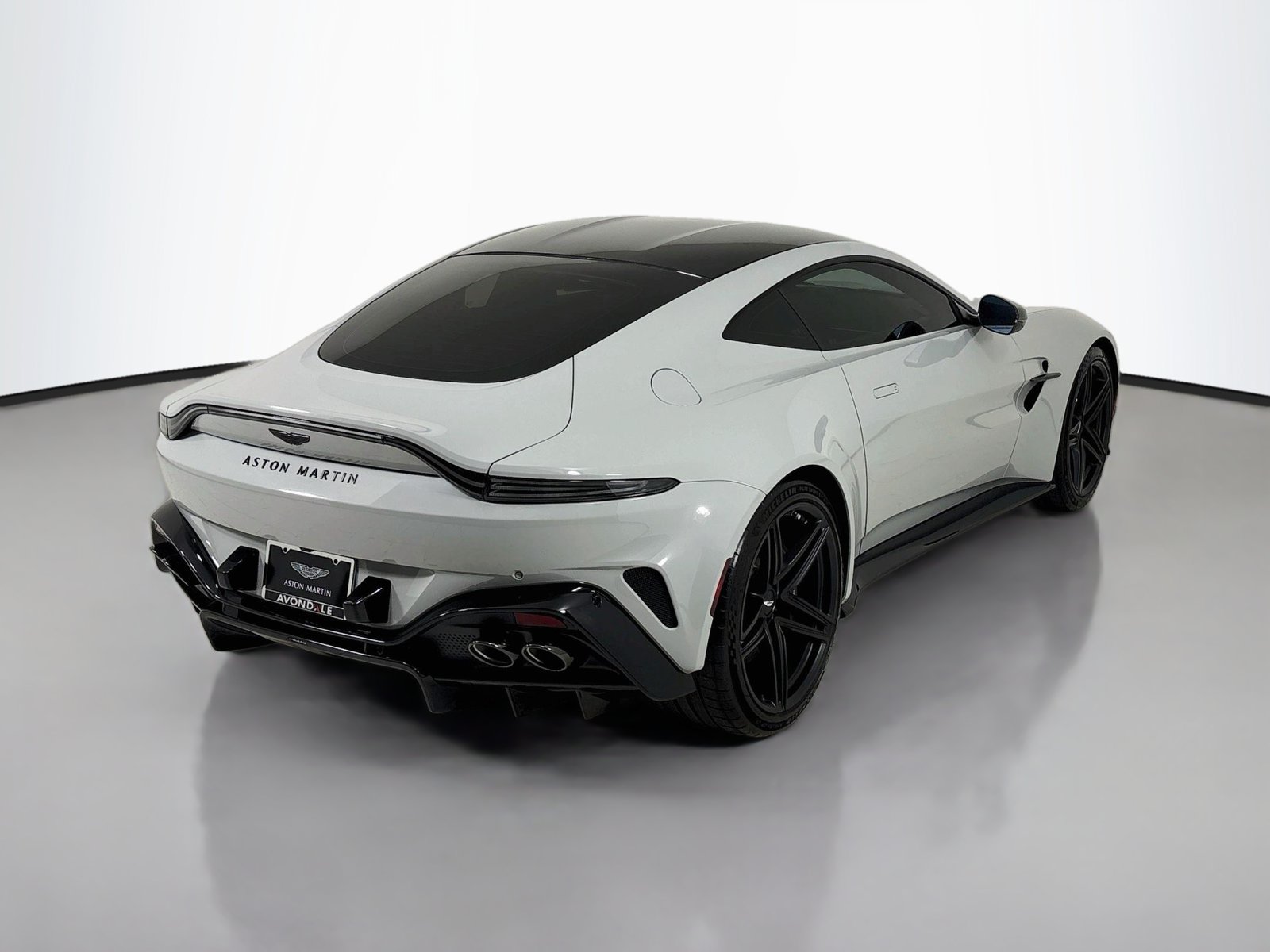 Used 2025 Aston Martin V8 Vantage Coupe RWD image 8