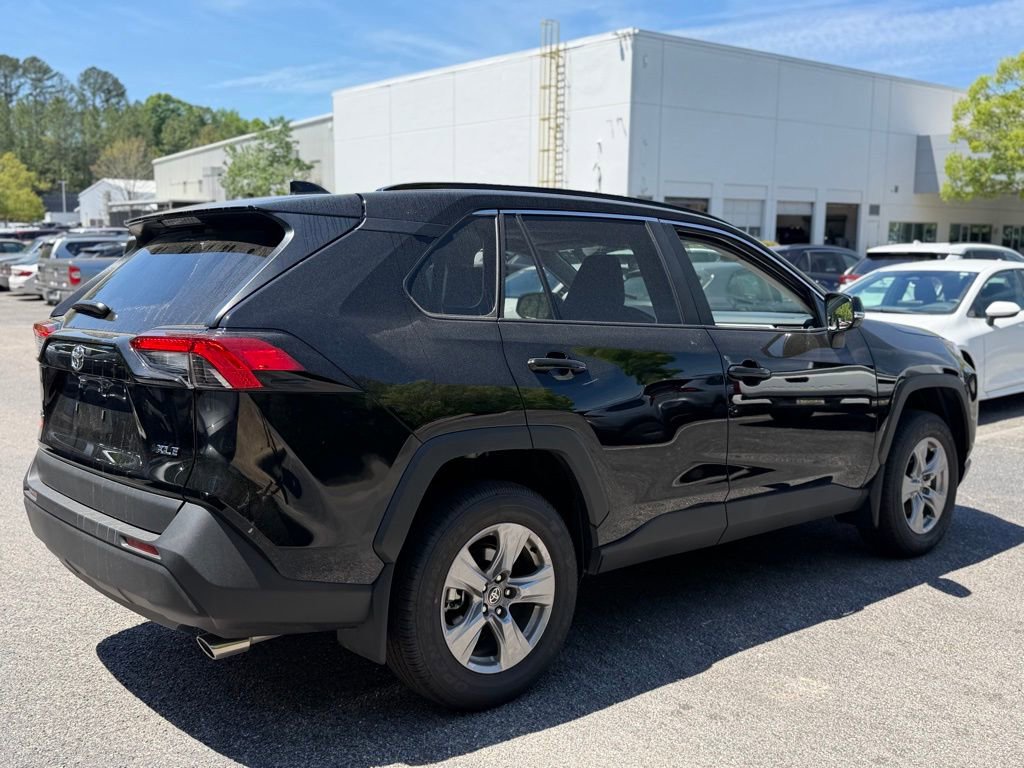 Used 2025 Toyota RAV4 XLE w/ Convenience Package image 3