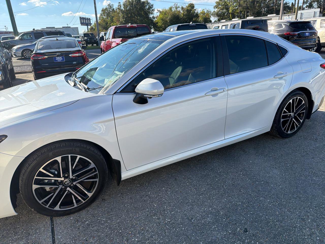 Used 2025 Toyota Camry XLE w/ Premium Plus Package image 4