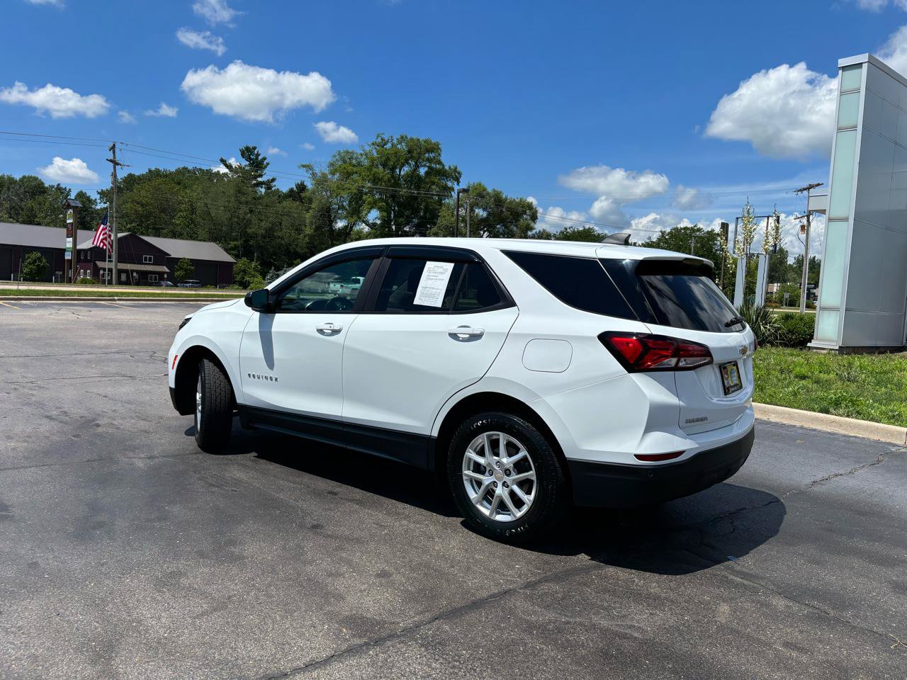 Used 2023 Chevrolet Equinox LS w/ LS Convenience Package AWD/4WD image 5