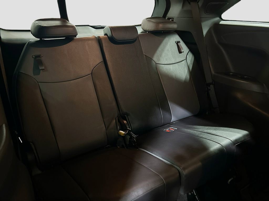 Used 2023 Toyota Sienna XLE Woodland Edition image 27