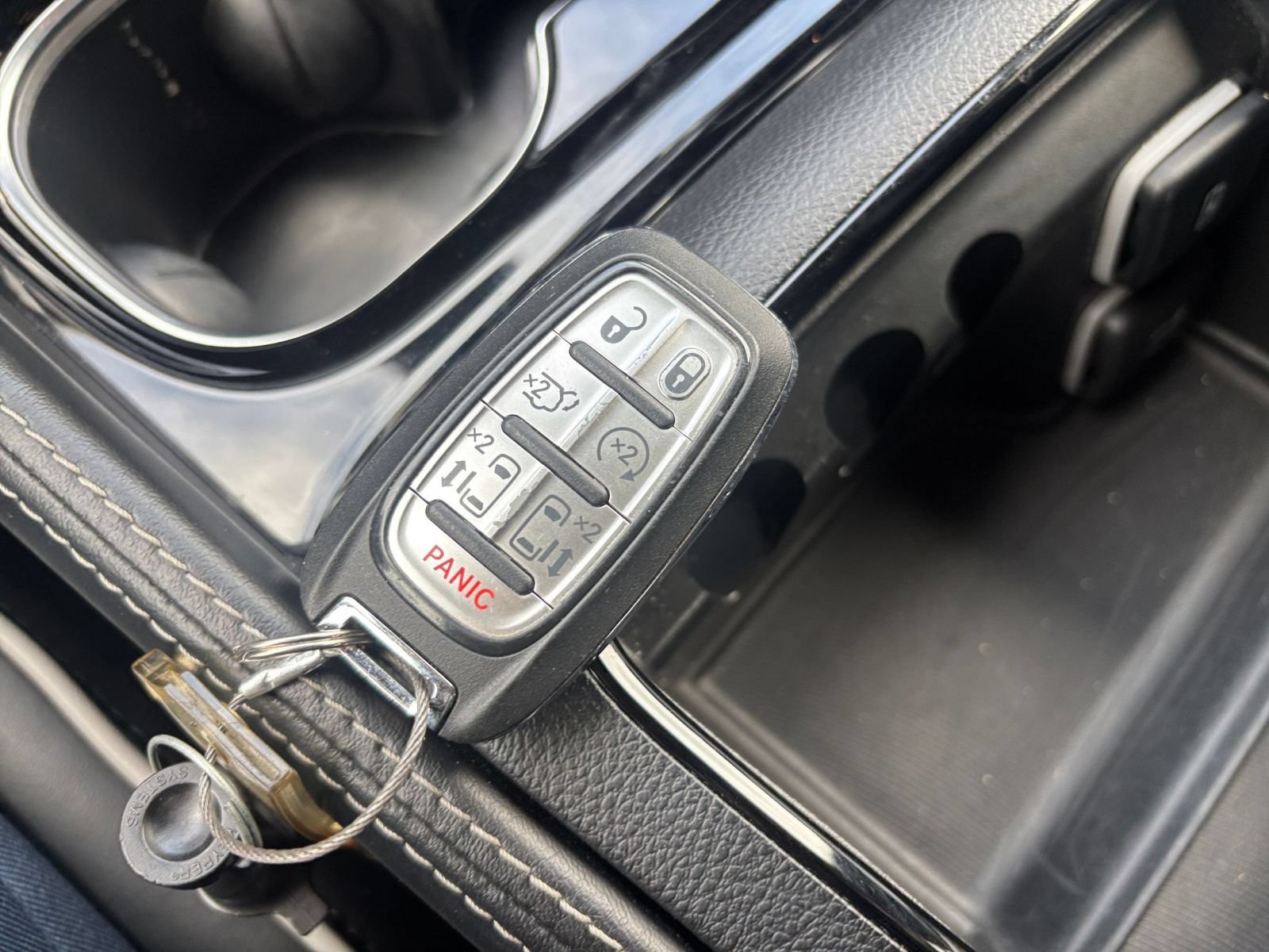 Used 2025 Chrysler Pacifica Limited FWD image 21