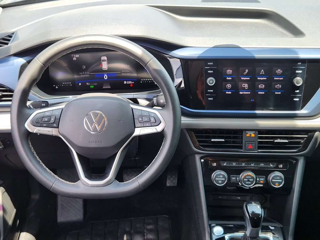 Used 2024 Volkswagen Taos SE FWD image 20