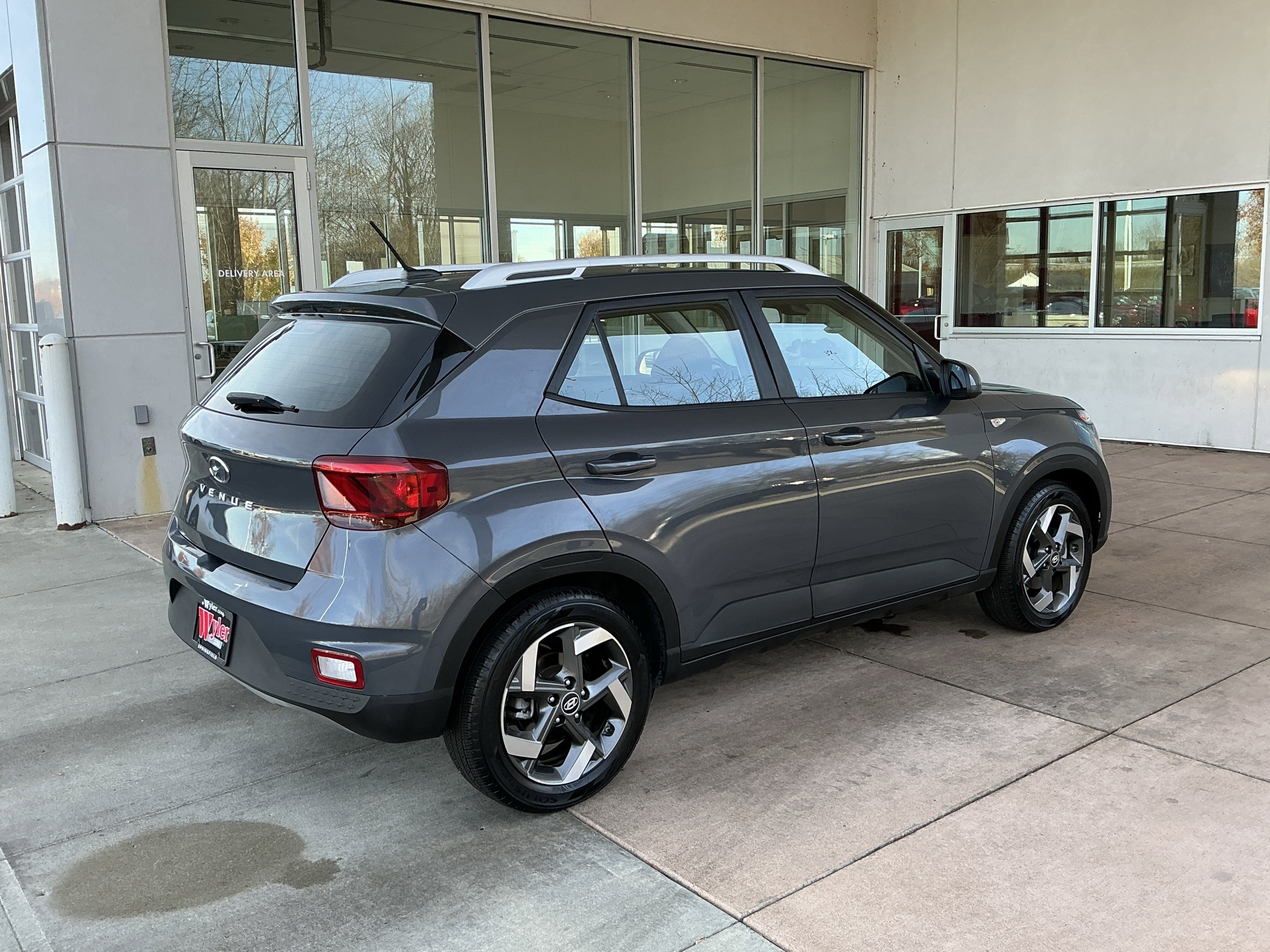 Used 2023 Hyundai Venue SEL image 22