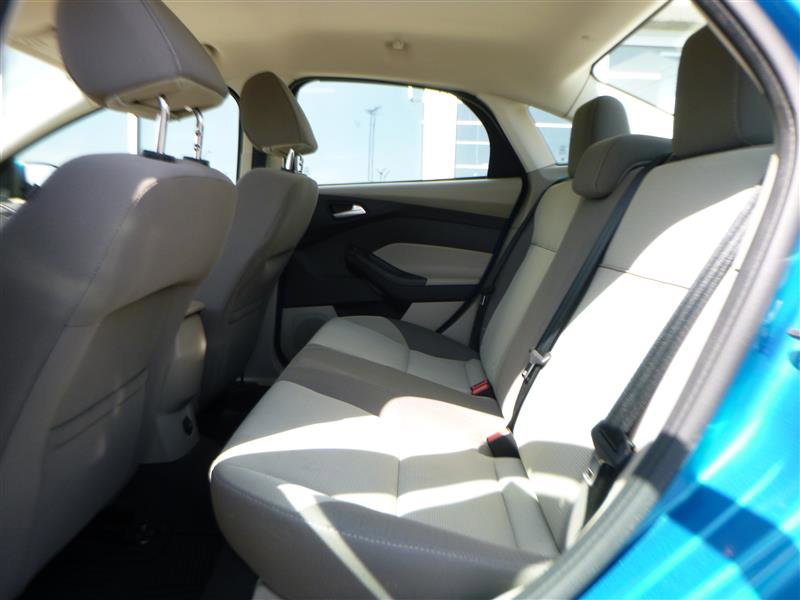 Used 2013 Ford Focus SE w/ SE Winter Pkg FWD image 6