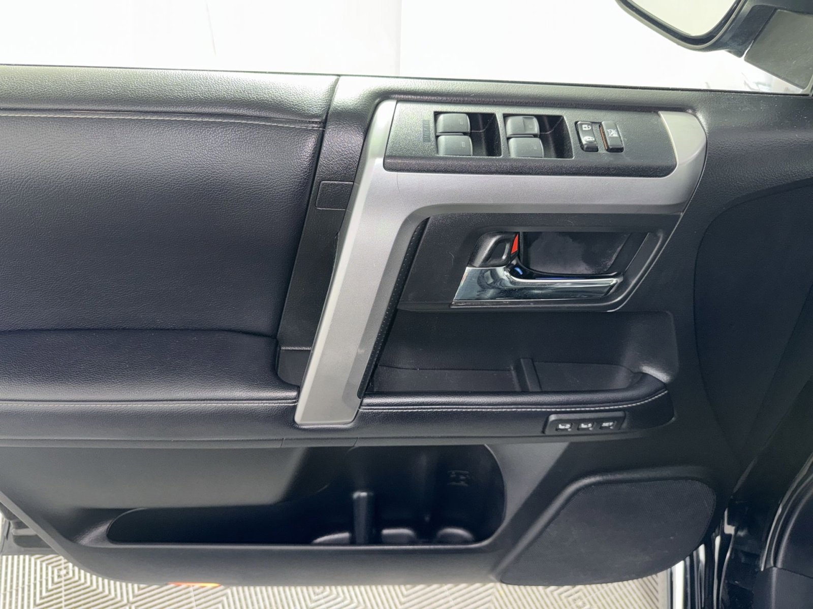 Used 2019 Toyota 4Runner Limited AWD/4WD image 15