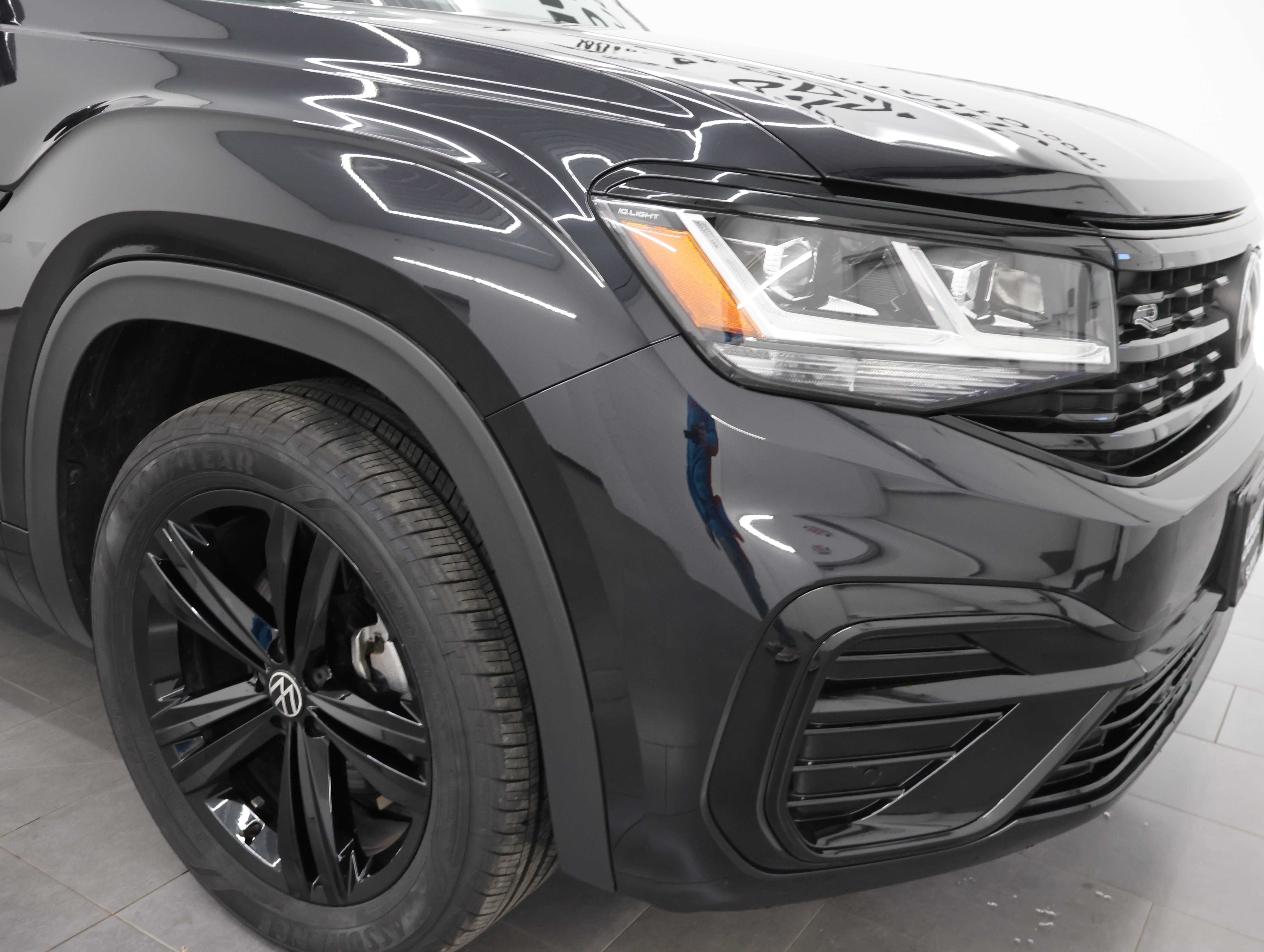 Used 2023 Volkswagen Atlas Cross Sport SEL R-Line AWD/4WD image 23