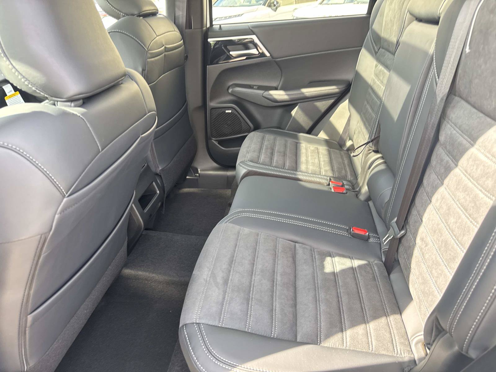 New 2026 Mitsubishi Outlander AWD image 13