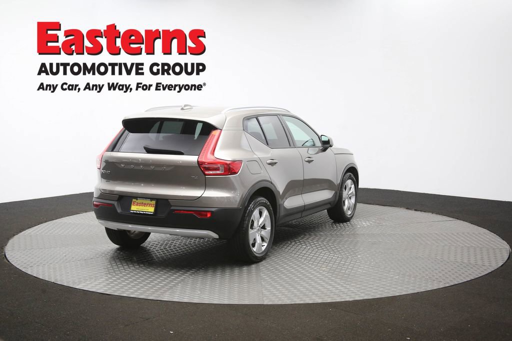 Used 2022 Volvo XC40 T4 Momentum FWD image 41