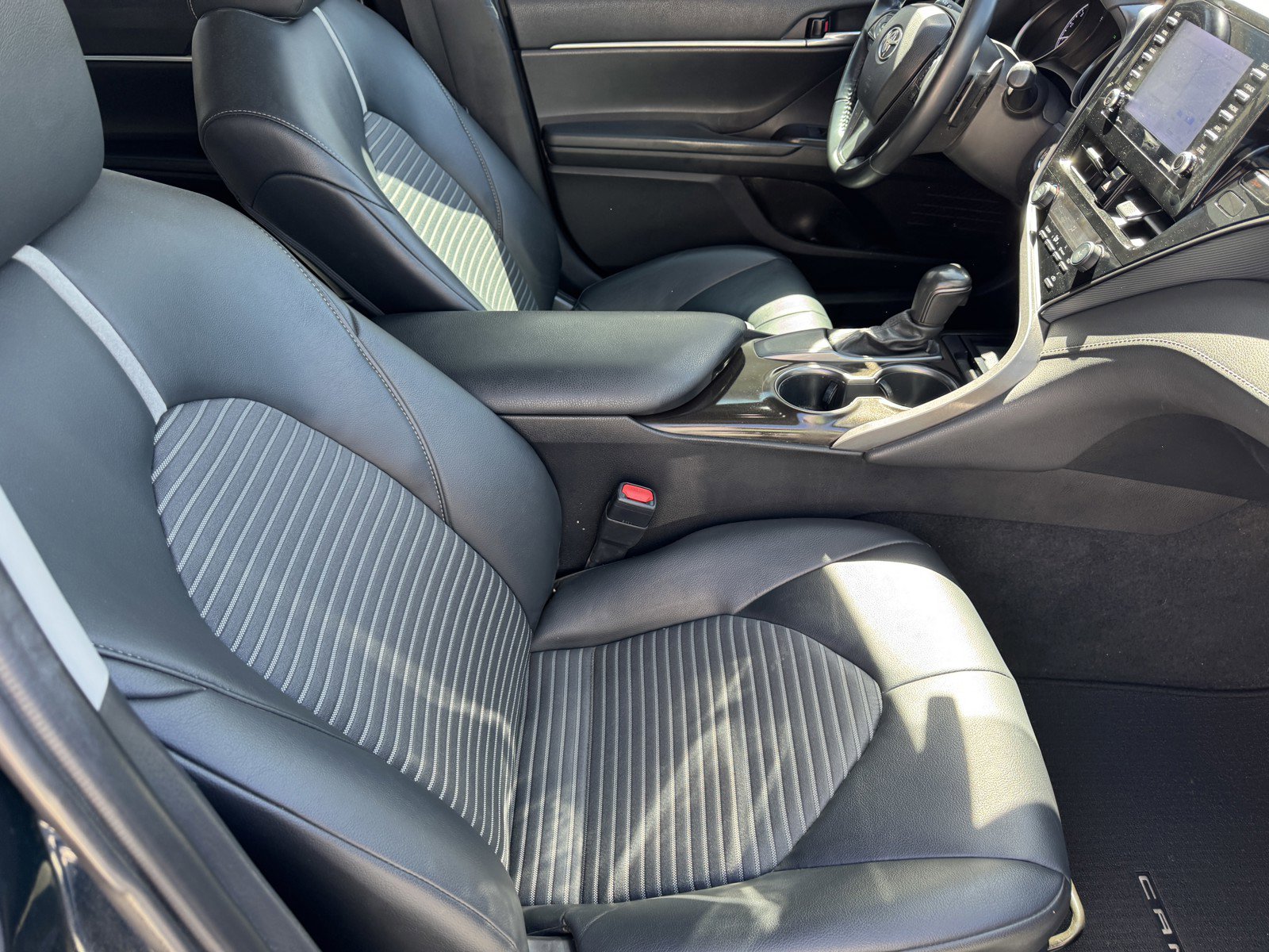 Used 2021 Toyota Camry SE w/ Convenience Package image 8