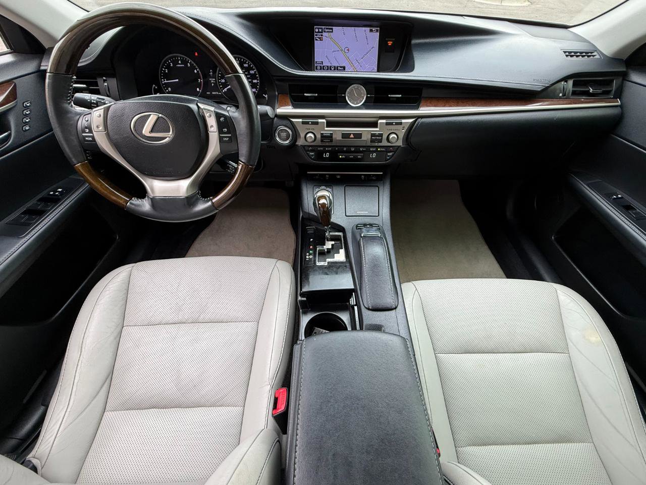 Used 2015 Lexus ES 350 w/ Ultra Luxury Package w/ Luxury Package FWD image 9