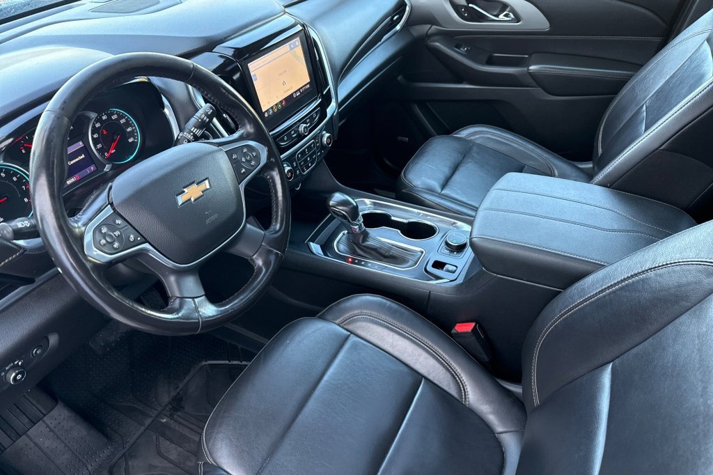 Used 2021 Chevrolet Traverse LT w/ LT Premium Package image 7
