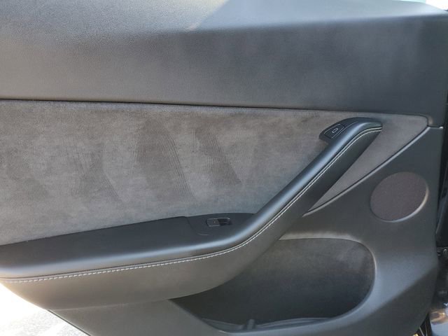 Used 2023 Tesla Model Y Performance image 17