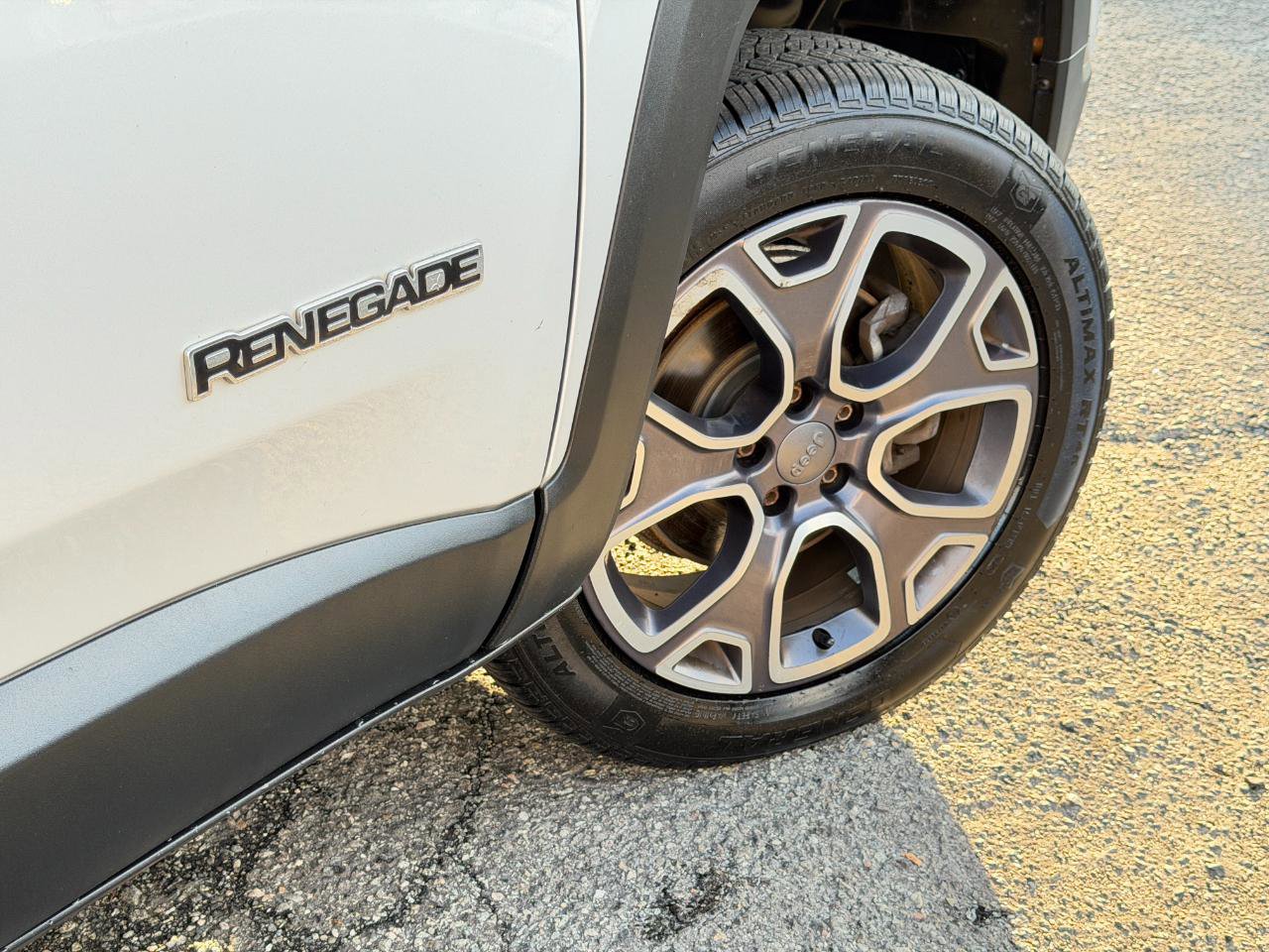 Used 2015 Jeep Renegade Limited AWD/4WD image 90