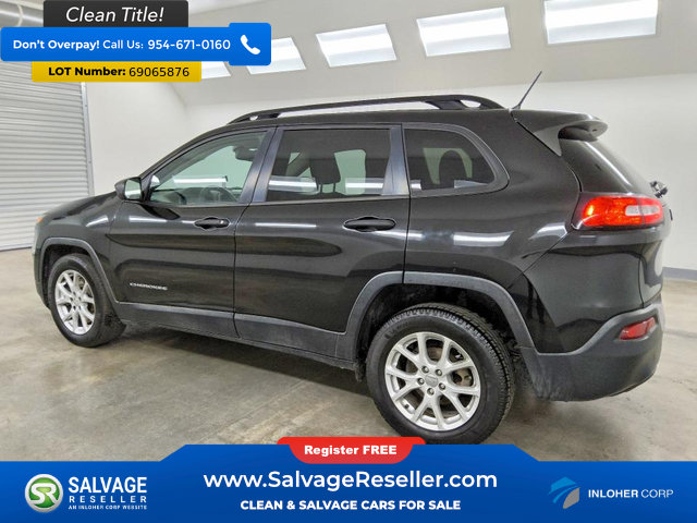Used 2017 Jeep Cherokee Sport FWD image 3