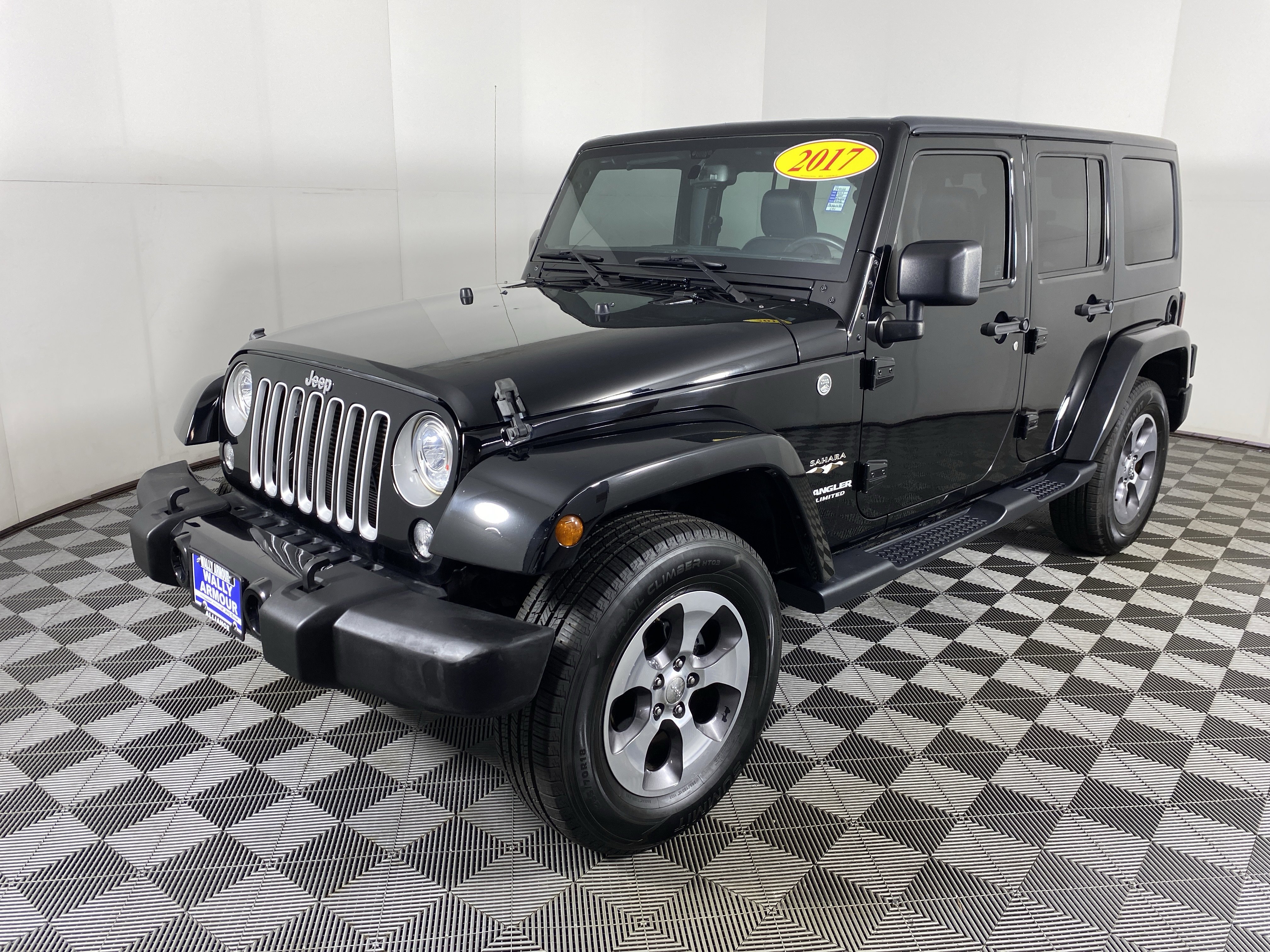 Used 2017 Jeep Wrangler Unlimited Sahara w/ Dual Top Group AWD/4WD image 9