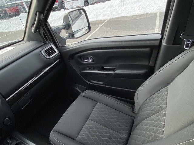 Used 2018 Nissan Titan SV w/ SV Convenience Package image 28