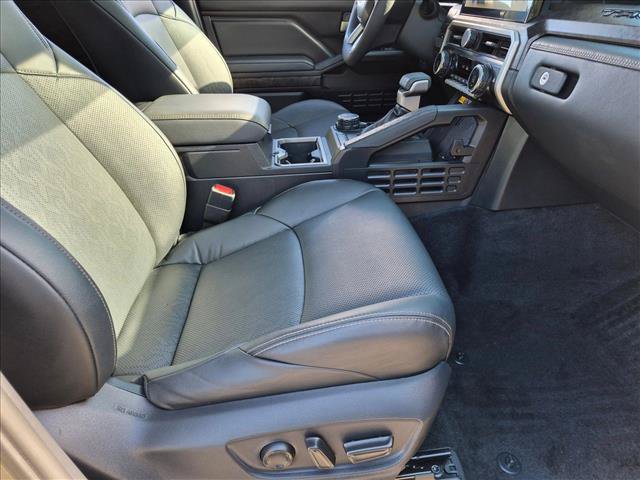 Used 2025 Toyota Tacoma Limited AWD/4WD image 19