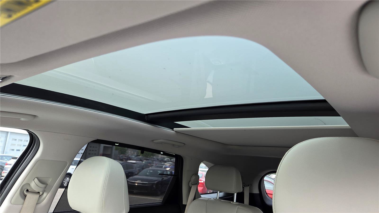 Certified 2023 Kia Sorento SX Prestige w/ Panoramic Sunroof Package AWD/4WD image 27