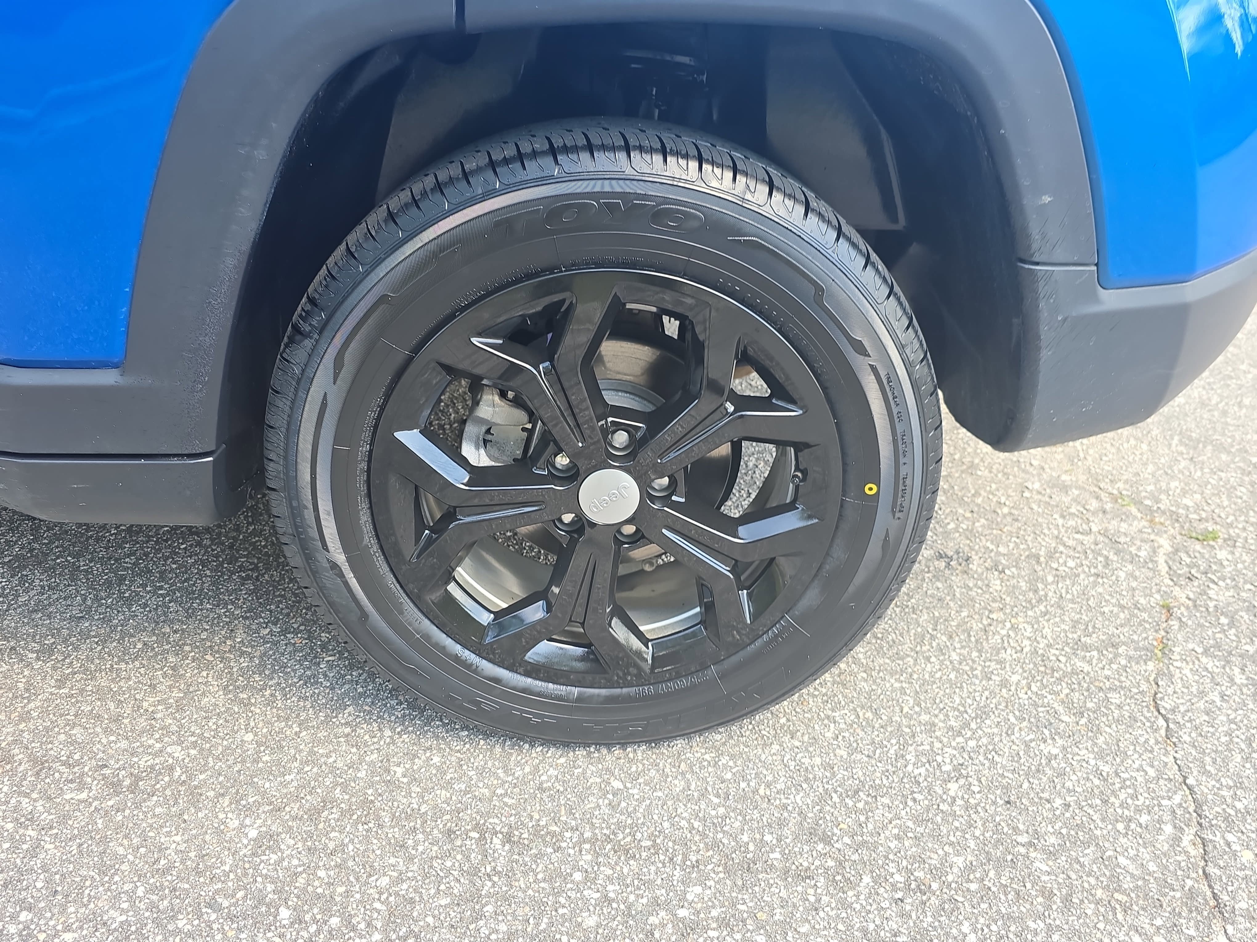 Used 2024 Jeep Compass Latitude image 31