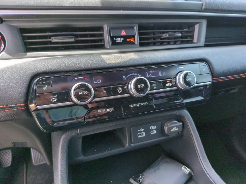 Used 2025 Honda Pilot Sport image 26