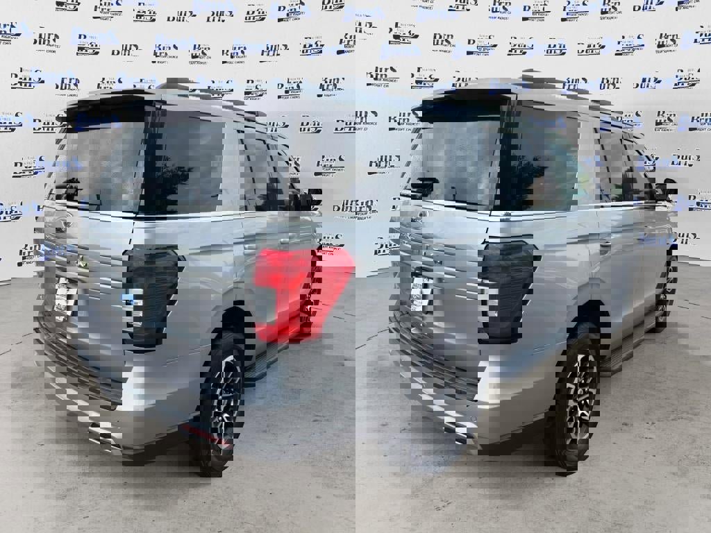 Used 2024 Ford Expedition XLT image 7
