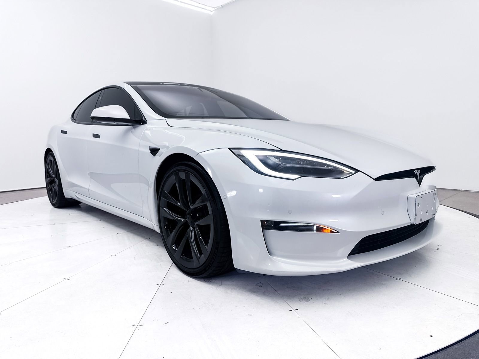 Used 2021 Tesla Model S Plaid image 11