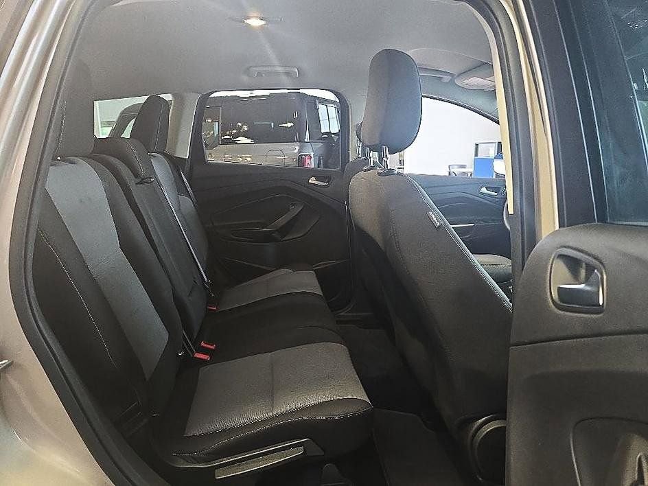 Used 2018 Ford Escape SE w/ Ford Safe & Smart Package AWD/4WD image 32
