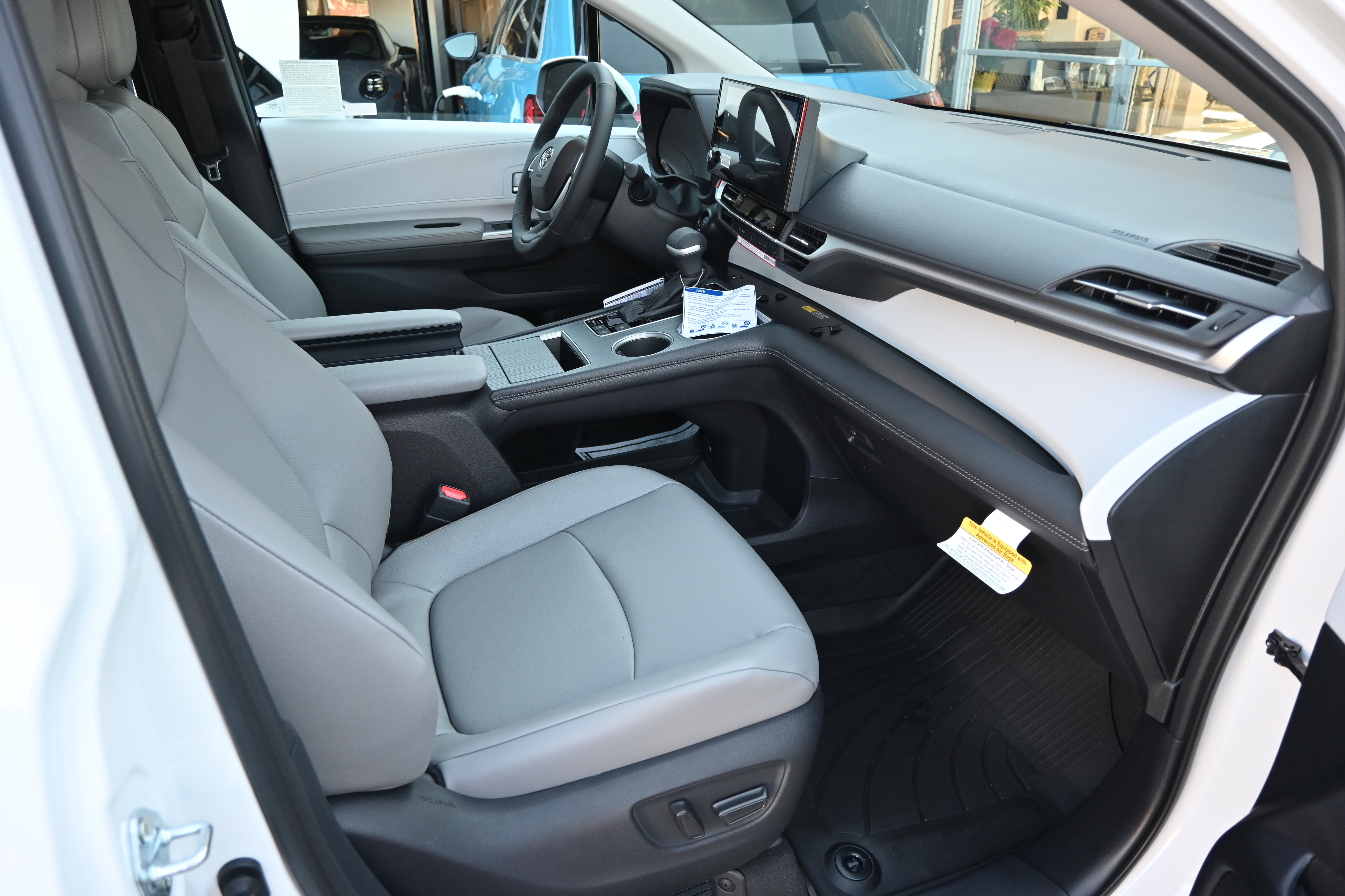 Used 2026 Toyota Sienna XLE image 35