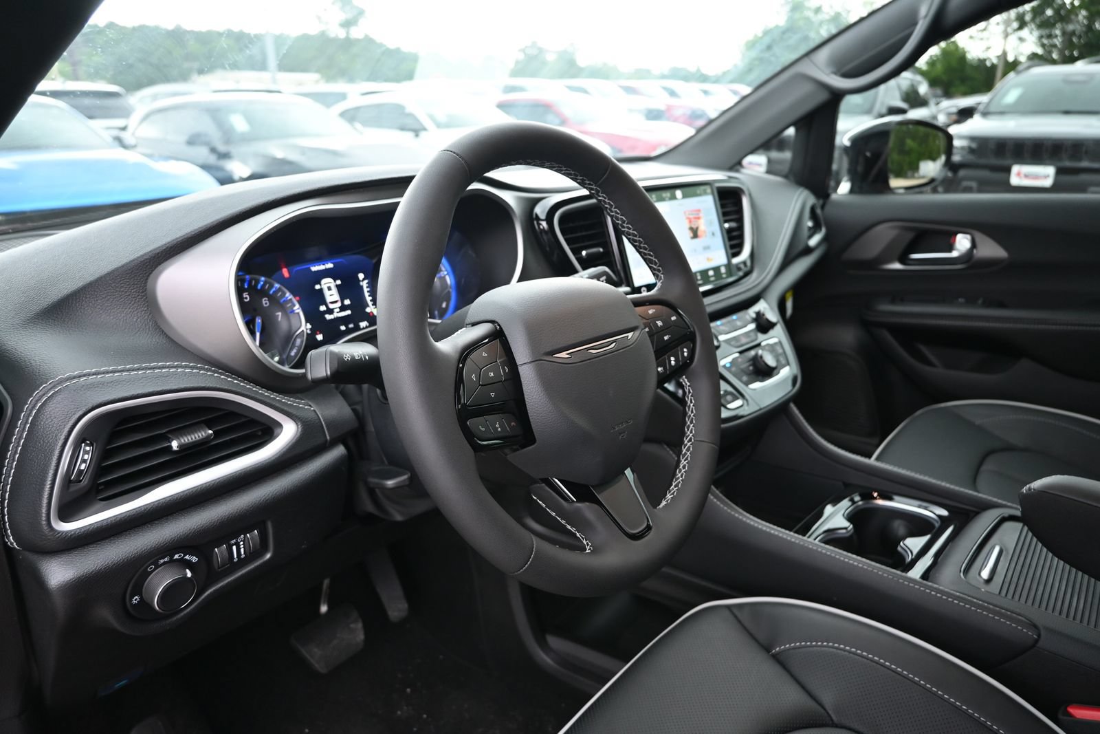 New 2027 Chrysler Pacifica Limited AWD/4WD image 21